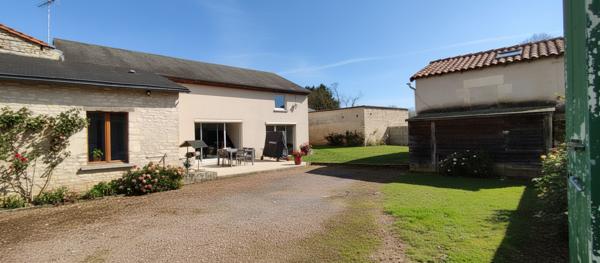 Maison (et studio indépendant à rénover) Neuville De Poitou 5 pièce(s) 188 m2