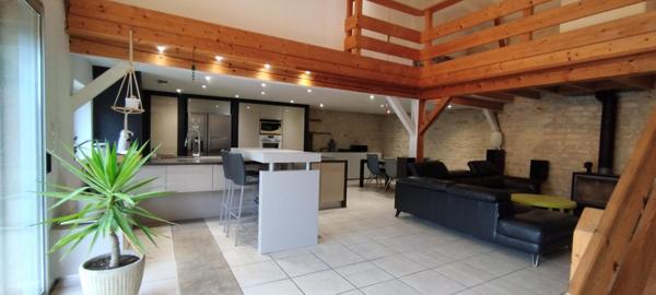 Maison (et studio indépendant à rénover) Neuville De Poitou 5 pièce(s) 188 m2