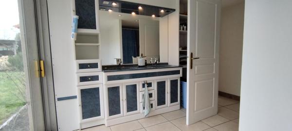 Maison (et studio indépendant à rénover) Neuville De Poitou 5 pièce(s) 188 m2