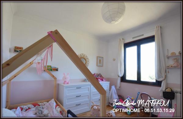 Maison traditionnelle T7 185 m2 5 chambres sur un terrain de 3500 m2