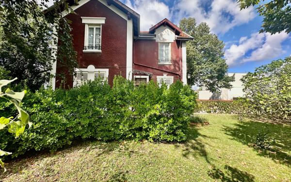 Maison à vendre    4 pièces •  Bron