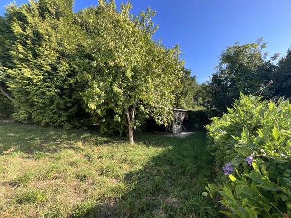Pont-Aven (29930) Tout le charme de l'ancien et protégée des regards, en plein cœur de la ville.
