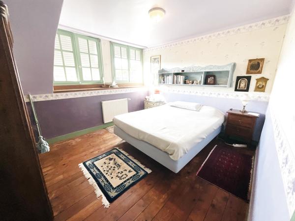 Pont-Aven (29930) Tout le charme de l'ancien et protégée des regards, en plein cœur de la ville.