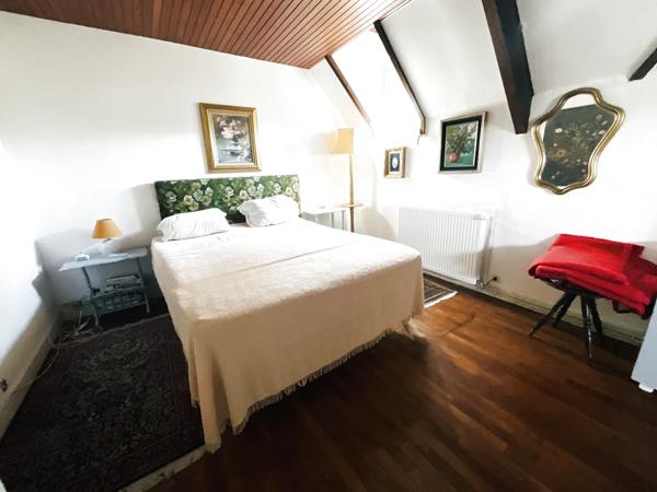 Pont-Aven (29930) Tout le charme de l'ancien et protégée des regards, en plein cœur de la ville.