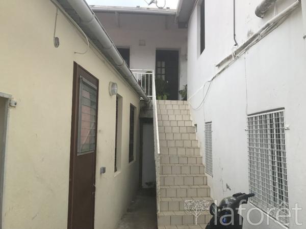 Achat immeuble Saint-Pierre - 13 pièce(s) - 255 000 €