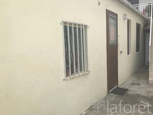 Achat immeuble Saint-Pierre - 13 pièce(s) - 255 000 €