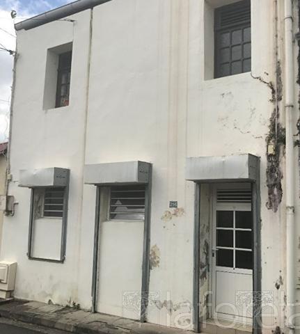 Achat immeuble Saint-Pierre - 13 pièce(s) - 255 000 €