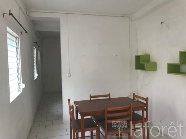 Achat immeuble Saint-Pierre - 13 pièce(s) - 255 000 €