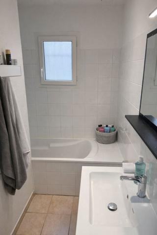 Villa plain-pied 5 pièces avec 4 chambres garage et terrain de 650 m² secteur résidentiel proche commodités