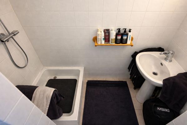 Villa plain-pied 5 pièces avec 4 chambres garage et terrain de 650 m² secteur résidentiel proche commodités