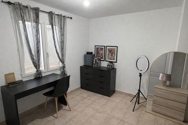 Villa plain-pied 5 pièces avec 4 chambres garage et terrain de 650 m² secteur résidentiel proche commodités