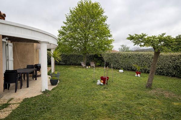 Villa plain-pied 5 pièces avec 4 chambres garage et terrain de 650 m² secteur résidentiel proche commodités