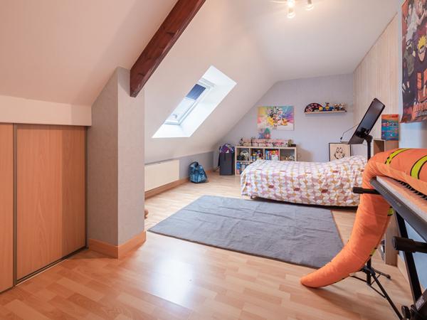 Maison Saint Barthélémy d'Anjou de 7 pièces avec 5 chambres, 147m² habitables avec jardin et garage