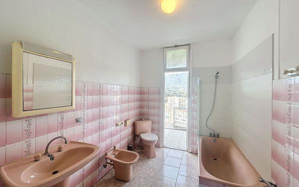 Appartement à vendre    3 pièces • 100,32 m2 Ajaccio