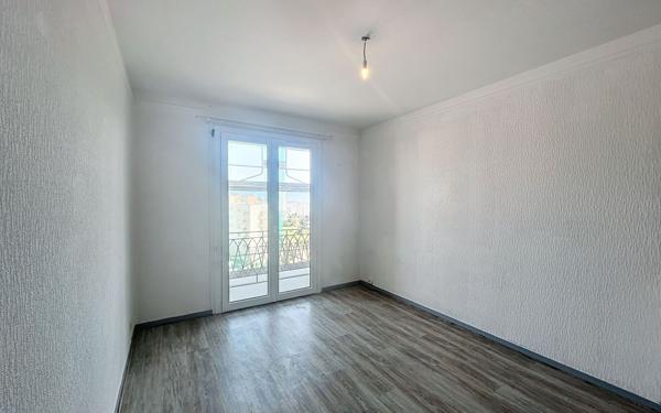 Appartement à vendre    3 pièces • 100,32 m2 Ajaccio
