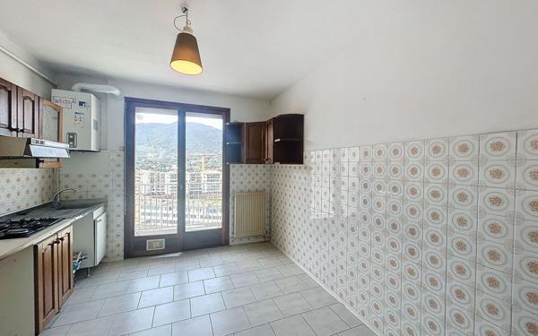 Appartement à vendre    3 pièces • 100,32 m2 Ajaccio