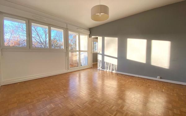 Appartement à vendre    3 pièces •  Aubergenville