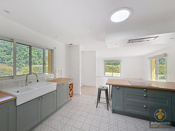 Vente                                                      Maison
                        
                     5 pièces                      121 m2                     à Aureilhan