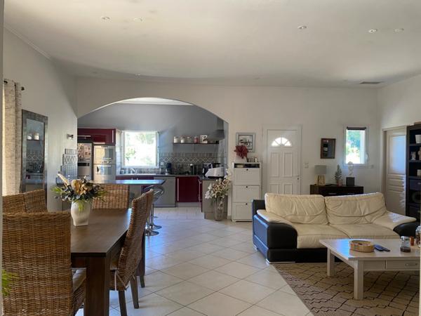 À vendre – Maison 5 pièces de plain-pied avec piscine – SAINT MARTIN DE VALGALGUES (30)
