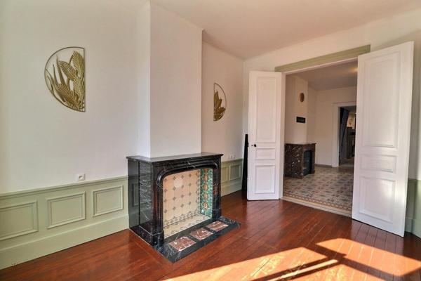 Charmante maison de ville atypique, sans vis-à-vis, 5 chambres, jardin et garage ! A ne pas manquer .