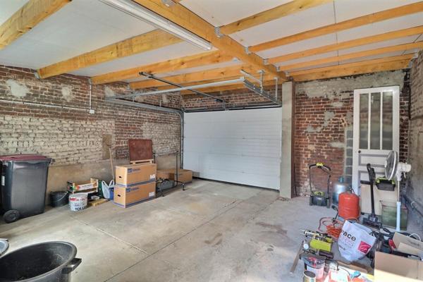 Charmante maison de ville atypique, sans vis-à-vis, 5 chambres, jardin et garage ! A ne pas manquer .