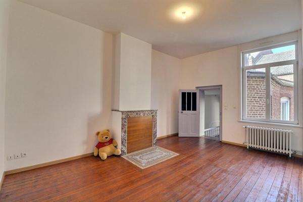 Charmante maison de ville atypique, sans vis-à-vis, 5 chambres, jardin et garage ! A ne pas manquer .