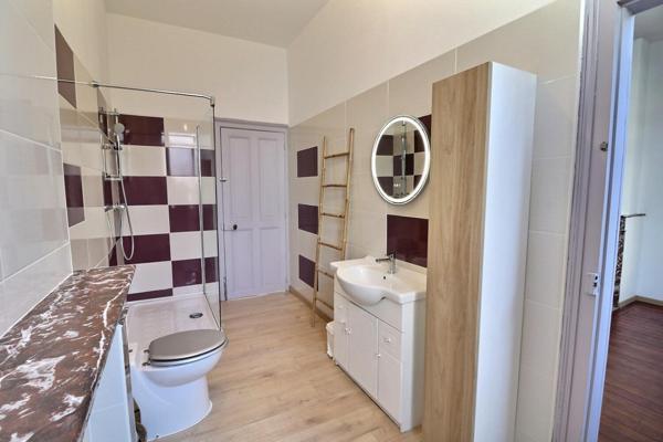 Charmante maison de ville atypique, sans vis-à-vis, 5 chambres, jardin et garage ! A ne pas manquer .