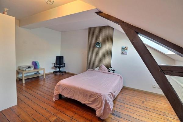 Charmante maison de ville atypique, sans vis-à-vis, 5 chambres, jardin et garage ! A ne pas manquer .