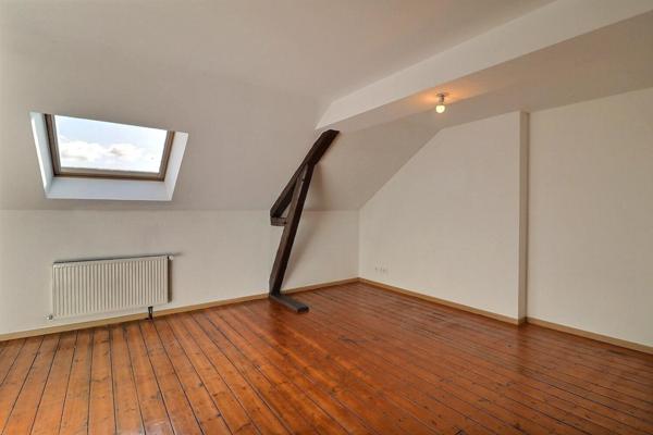 Charmante maison de ville atypique, sans vis-à-vis, 5 chambres, jardin et garage ! A ne pas manquer .