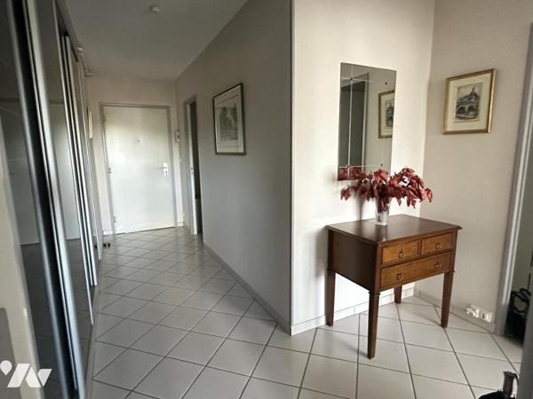 LAMBERSART - T3  82 m² - BALCON - GARAGE - CAVE