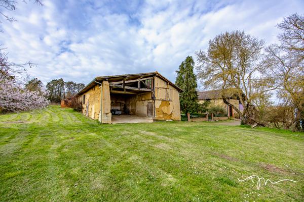 Gimont (32200) Magnifique Corps de ferme de 243m2 + 645m2 de dépendances, atelier, hangar