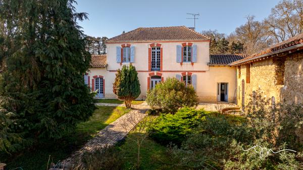 Gimont (32200) Magnifique Corps de ferme de 243m2 + 645m2 de dépendances, atelier, hangar