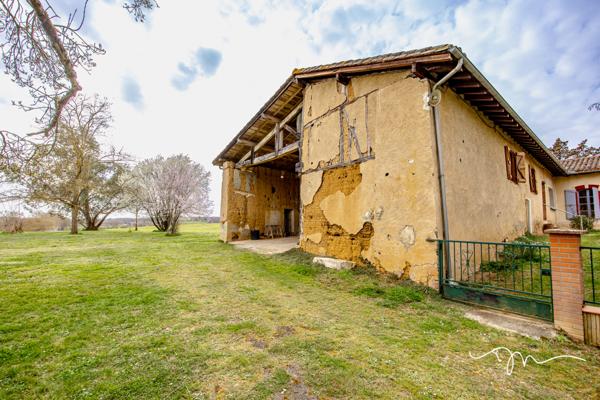 Gimont (32200) Magnifique Corps de ferme de 243m2 + 645m2 de dépendances, atelier, hangar