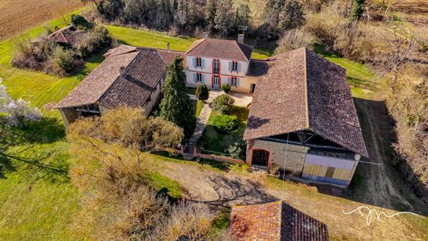 Gimont (32200) Magnifique Corps de ferme de 243m2 + 645m2 de dépendances, atelier, hangar