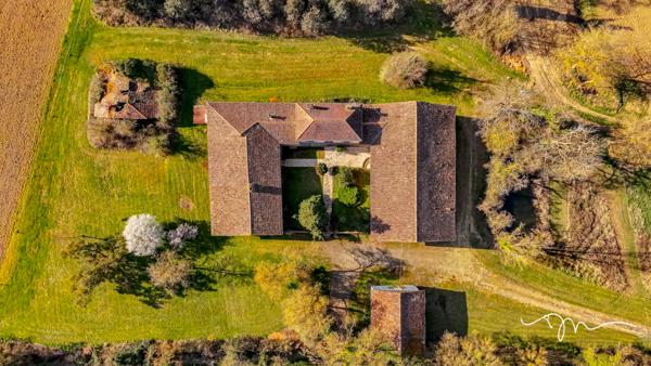 Gimont (32200) Magnifique Corps de ferme de 243m2 + 645m2 de dépendances, atelier, hangar