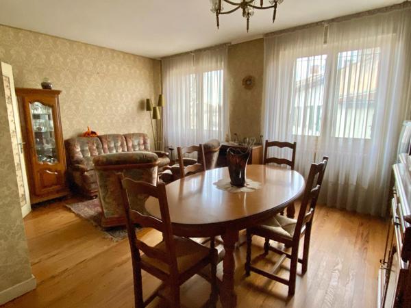 Maison de ville avec garage et jardin