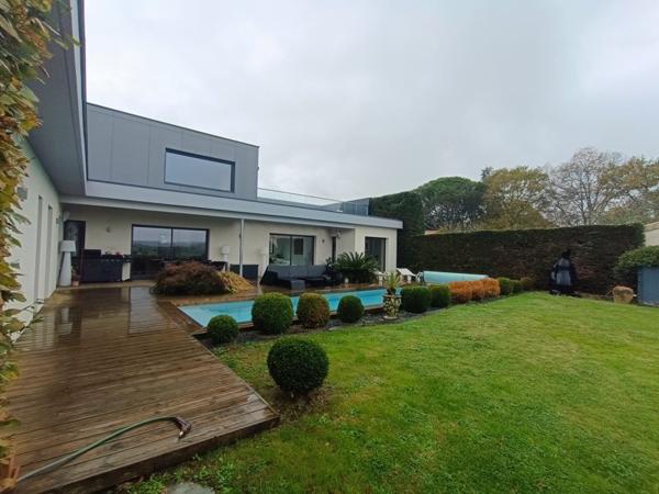 Maison à vendre |  Saint-Caprais-de-Bordeaux |  8 pièces | 198 m²