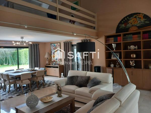 À VENDRE – Propriété de Prestige de 240 m² avec jardin Paysager de 3 200 m² – Habitable de Suite – Mayenne (53)