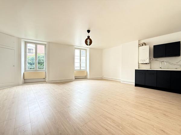 Appartement Lons-Le-Saunier 2 pièces / 1 chambre / 61 m²
