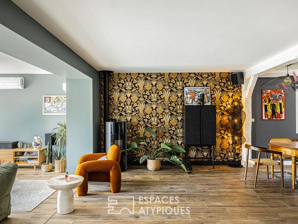 Maison rénovée avec extension cubique, jardin et piscine