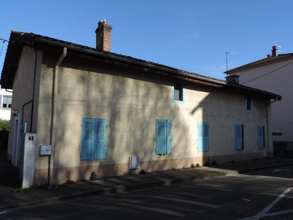 Dpt Ain (01), à vendre BOURG EN BRESSE, maison de caractère avec dépendance et fort potentiel – Terrain de 570 m²