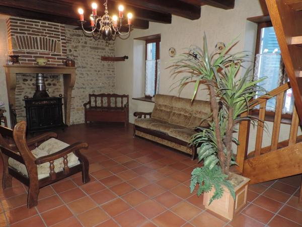 Dpt Ain (01), à vendre BOURG EN BRESSE, maison de caractère avec dépendance et fort potentiel – Terrain de 570 m²