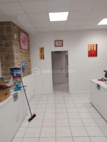 Local d activites de 54,11 m²