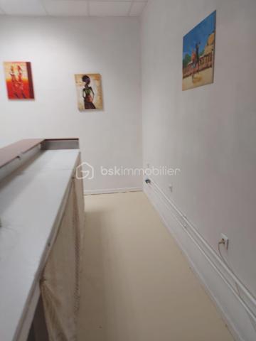 Local d activites de 54,11 m²