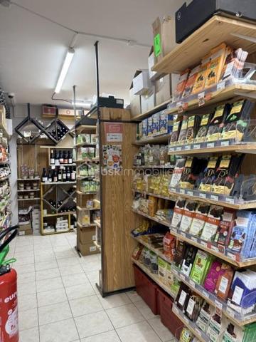 🌱 INVESTISSEZ DANS LE BIO AU CŒUR DE FORCALQUIER 🌱

Une belle opportunité entrepreneuriale vous attend dans l'une des villes les plus emblématiques du bio en France.

📍 FORCALQUIER (04)

Nous proposons à la vente un fonds de commerce d'épicerie bio bénéficiant d'un emplacement stratégique au sein d'une zone commerciale dynamique avec un vaste parking gratuit à disposition de la clientèle.

✨ LES ATOUTS DE L'AFFAIRE

✅ Surface de vente de 90 m² entièrement aménagée
✅ Deux chambres froides professionnelles
✅ Vitrines de présentation et matériel en excellent état
✅ Clientèle fidèle et régulière depuis plusieurs années
✅ Réseau de fournisseurs déjà en place
✅ Enseigne affiliée au réseau Accord Bio ( Aucune Redevance ) et ( Non Franchisée )
✅ Activité exploitée dans une ambiance conviviale et reconnue localement

📈 Chiffre d'affaires : 455 000 €
🏢 Loyer mensuel : 1 200 €
💰 Prix du fonds de commerce : 160 000 € TTC 

Cette affaire clé en main représente une excellente opportunité pour un couple, un professionnel du commerce alimentaire ou toute personne souhaitant développer une activité dans un secteur en pleine croissance.

🤝 Accompagnement possible lors de la reprise afin de faciliter votre installation.

📞 Renseignements et dossier complet sur demande :
Jame De Bengy
07 48 16 77 64
Mandataire Immobilier BSK Immobilier