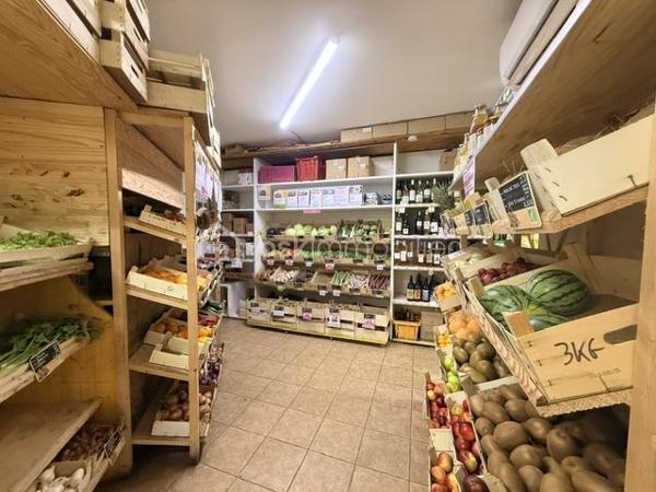 🌱 INVESTISSEZ DANS LE BIO AU CŒUR DE FORCALQUIER 🌱

Une belle opportunité entrepreneuriale vous attend dans l'une des villes les plus emblématiques du bio en France.

📍 FORCALQUIER (04)

Nous proposons à la vente un fonds de commerce d'épicerie bio bénéficiant d'un emplacement stratégique au sein d'une zone commerciale dynamique avec un vaste parking gratuit à disposition de la clientèle.

✨ LES ATOUTS DE L'AFFAIRE

✅ Surface de vente de 90 m² entièrement aménagée
✅ Deux chambres froides professionnelles
✅ Vitrines de présentation et matériel en excellent état
✅ Clientèle fidèle et régulière depuis plusieurs années
✅ Réseau de fournisseurs déjà en place
✅ Enseigne affiliée au réseau Accord Bio ( Aucune Redevance ) et ( Non Franchisée )
✅ Activité exploitée dans une ambiance conviviale et reconnue localement

📈 Chiffre d'affaires : 455 000 €
🏢 Loyer mensuel : 1 200 €
💰 Prix du fonds de commerce : 160 000 € TTC 

Cette affaire clé en main représente une excellente opportunité pour un couple, un professionnel du commerce alimentaire ou toute personne souhaitant développer une activité dans un secteur en pleine croissance.

🤝 Accompagnement possible lors de la reprise afin de faciliter votre installation.

📞 Renseignements et dossier complet sur demande :
Jame De Bengy
07 48 16 77 64
Mandataire Immobilier BSK Immobilier