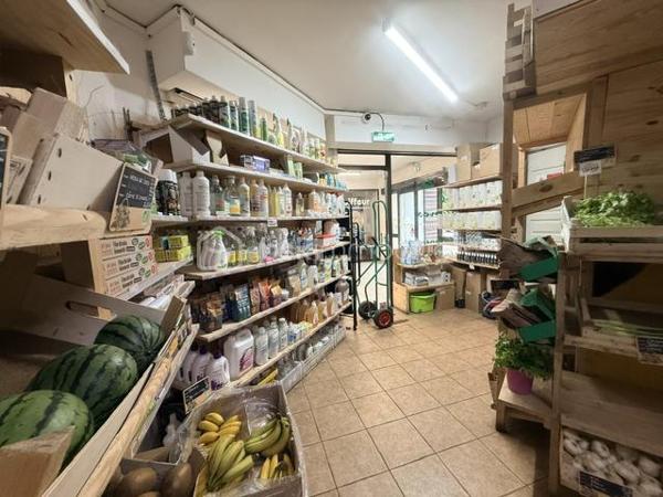 🌱 INVESTISSEZ DANS LE BIO AU CŒUR DE FORCALQUIER 🌱

Une belle opportunité entrepreneuriale vous attend dans l'une des villes les plus emblématiques du bio en France.

📍 FORCALQUIER (04)

Nous proposons à la vente un fonds de commerce d'épicerie bio bénéficiant d'un emplacement stratégique au sein d'une zone commerciale dynamique avec un vaste parking gratuit à disposition de la clientèle.

✨ LES ATOUTS DE L'AFFAIRE

✅ Surface de vente de 90 m² entièrement aménagée
✅ Deux chambres froides professionnelles
✅ Vitrines de présentation et matériel en excellent état
✅ Clientèle fidèle et régulière depuis plusieurs années
✅ Réseau de fournisseurs déjà en place
✅ Enseigne affiliée au réseau Accord Bio ( Aucune Redevance ) et ( Non Franchisée )
✅ Activité exploitée dans une ambiance conviviale et reconnue localement

📈 Chiffre d'affaires : 455 000 €
🏢 Loyer mensuel : 1 200 €
💰 Prix du fonds de commerce : 160 000 € TTC 

Cette affaire clé en main représente une excellente opportunité pour un couple, un professionnel du commerce alimentaire ou toute personne souhaitant développer une activité dans un secteur en pleine croissance.

🤝 Accompagnement possible lors de la reprise afin de faciliter votre installation.

📞 Renseignements et dossier complet sur demande :
Jame De Bengy
07 48 16 77 64
Mandataire Immobilier BSK Immobilier
