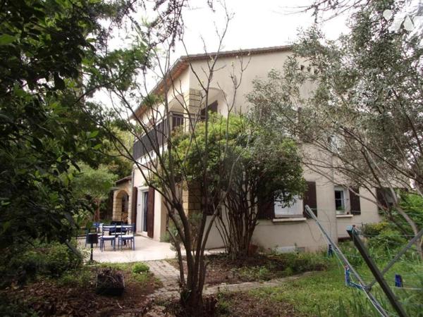 IMPOSANTE VILLA DE 7 CHAMBRES SUR 1332 M² DE TERRAIN