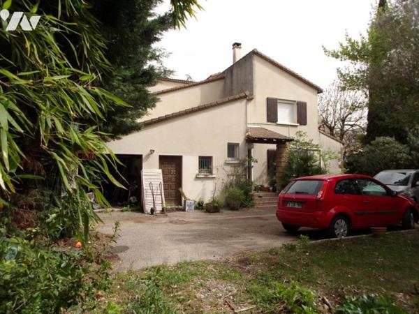 IMPOSANTE VILLA DE 7 CHAMBRES SUR 1332 M² DE TERRAIN