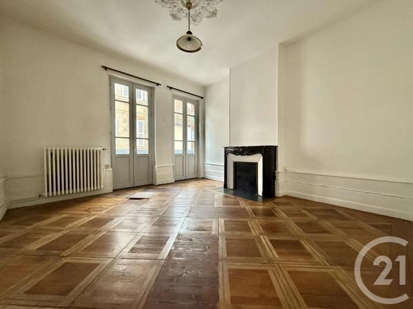 Immeuble à vendre  170 m 2   MOULINS  - 03